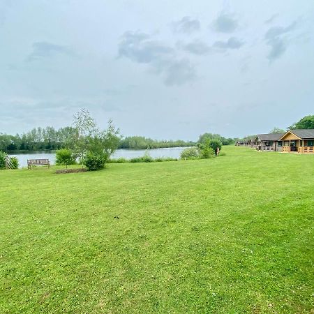Reeds Lodge, Lake Pochard South Cerney Εξωτερικό φωτογραφία