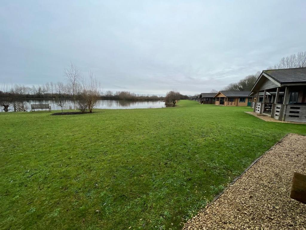 Reeds Lodge, Lake Pochard South Cerney Εξωτερικό φωτογραφία