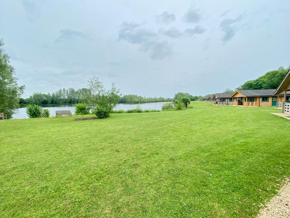 Reeds Lodge, Lake Pochard South Cerney Εξωτερικό φωτογραφία