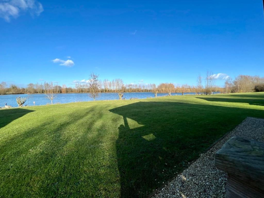 Reeds Lodge, Lake Pochard South Cerney Εξωτερικό φωτογραφία