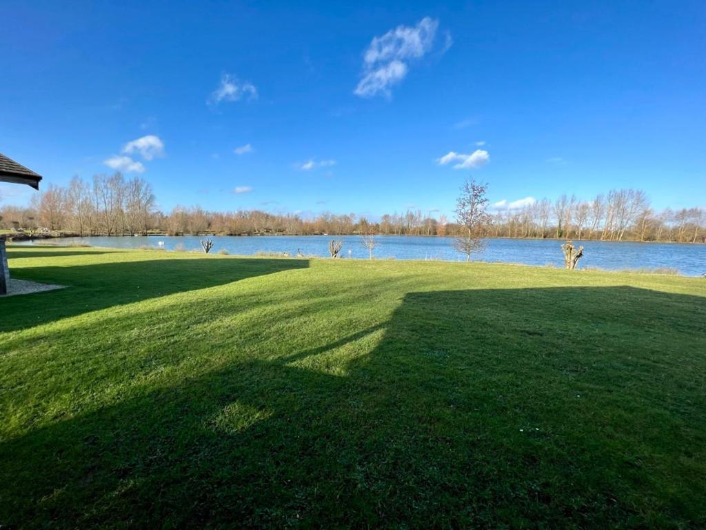 Reeds Lodge, Lake Pochard South Cerney Εξωτερικό φωτογραφία